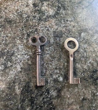 Cómoda rústica de madera con 5 cajones