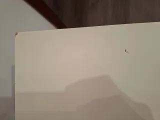 Mesa de escritorio blanco.