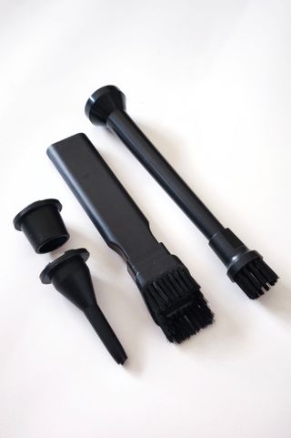 Mini aspirador de mano con accesorios