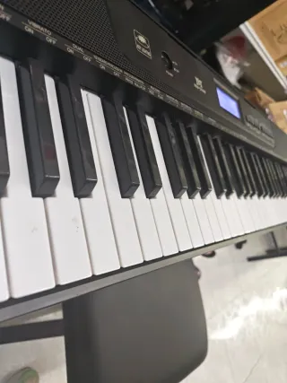 Piano digital JTT con soporte