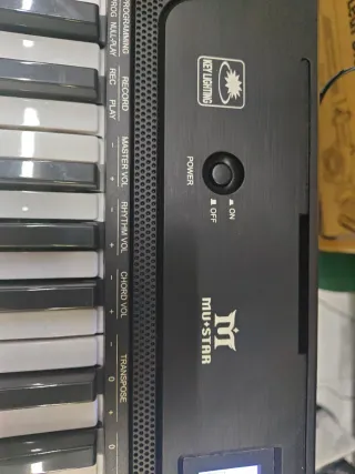 Piano digital JTT con soporte