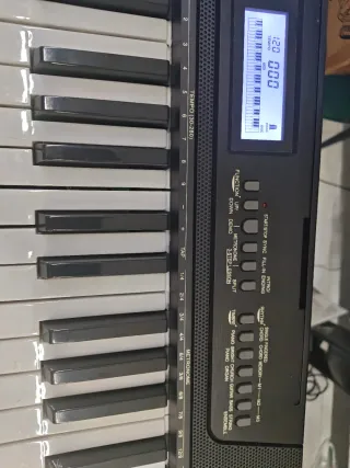 Piano digital JTT con soporte