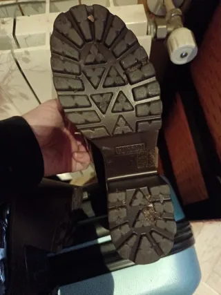 Zapatos de tacón marrones color vino