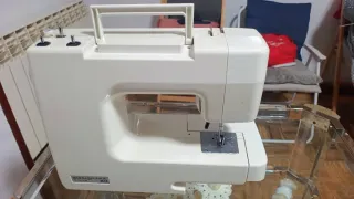 Máquina de Coser Alfa 2204