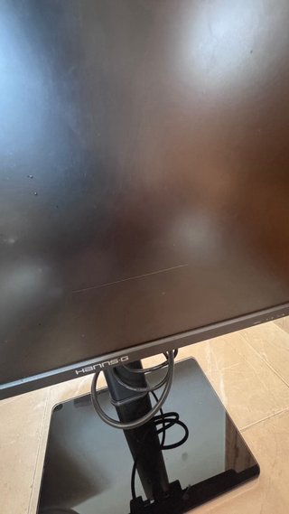 Monitor con Base de elevable de Cristal.