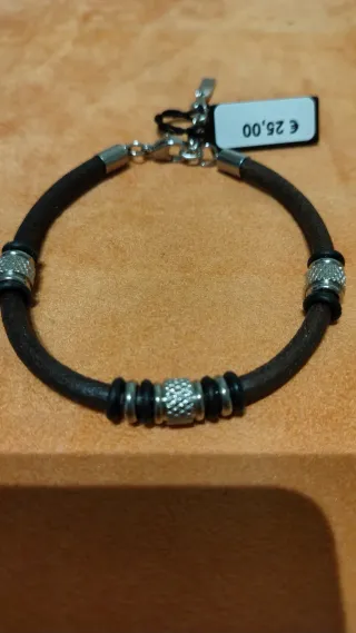 Bracciale in pelle marrone con dettagli argento