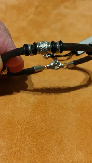 Bracciale in pelle marrone con dettagli argento