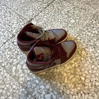 Jordan 1 Mid Grigio/Rosso