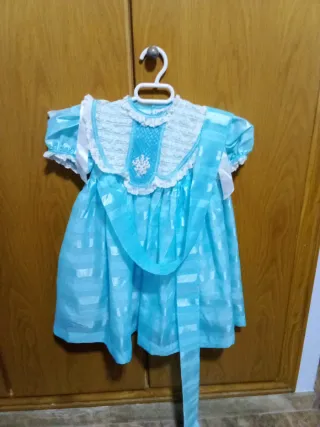 Vestido de raso para niña