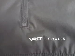 Chaqueta Kipsta Negra con Capucha