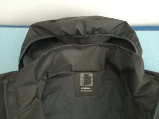 Chaqueta Kipsta Negra con Capucha