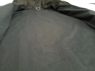 Chaqueta Kipsta Negra con Capucha