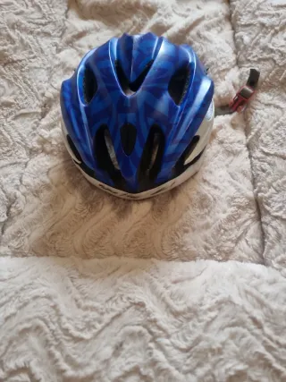 Casco de bicicleta azul