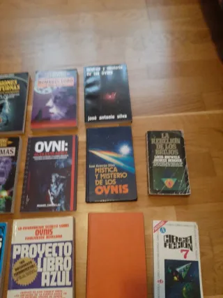 Lote de libros vintage ovnis,fantasmas,terror,etc.