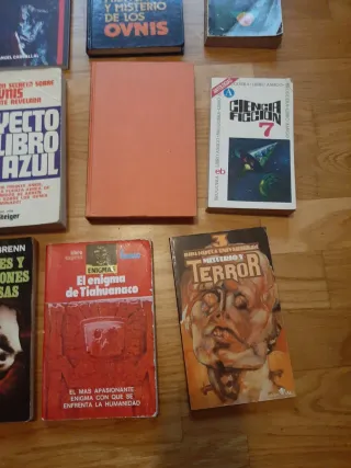Lote de libros vintage ovnis,fantasmas,terror,etc.