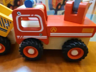 Lote 2 camiones Play Tive: volquete y bomberos