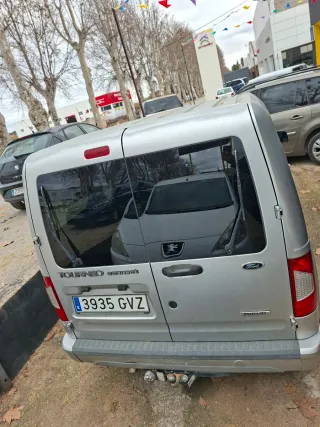 Ford Tourneo Connect  245.000kilometros año 2010