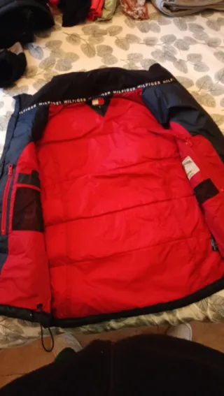 Chaleco Tommy Hilfiger Negro y Rojo