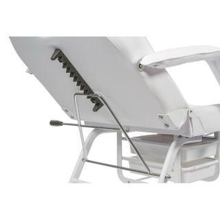 Camilla esteticista y masajista de tres cuerpos