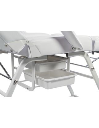 Camilla esteticista y masajista de tres cuerpos