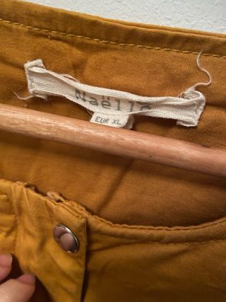 Chaqueta mostaza con flecos