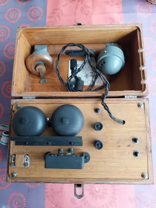 Teléfono antiguo Guerra Civil. Objeto histórico