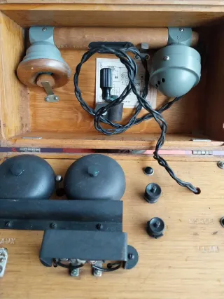 Teléfono antiguo Guerra Civil. Objeto histórico