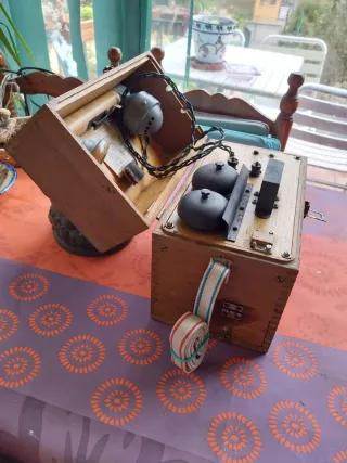 Teléfono antiguo Guerra Civil. Objeto histórico