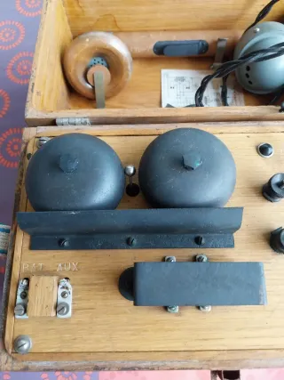 Teléfono antiguo Guerra Civil. Objeto histórico