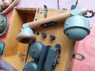 Teléfono antiguo Guerra Civil. Objeto histórico