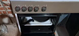 Cocina de gas Zanussi con horno