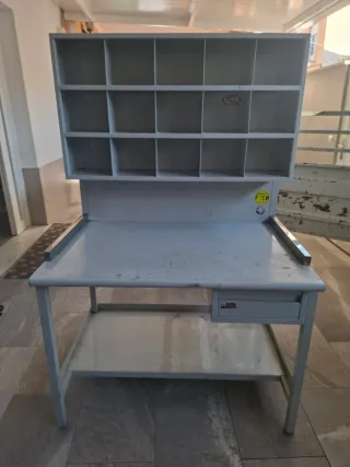 Banco de trabajo metálico