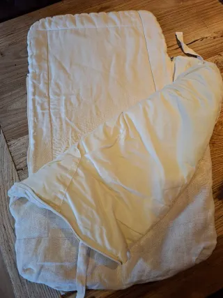 Saco de capazo de lino, en color beige.