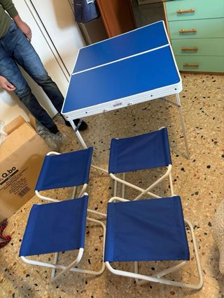 Tavolino campeggio con 4 sgabelli blu
