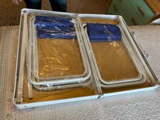 Tavolino campeggio con 4 sgabelli blu