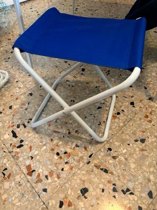 Tavolino campeggio con 4 sgabelli blu