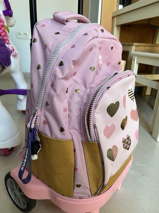 Mochila escolar con ruedas y diseño de corazones
