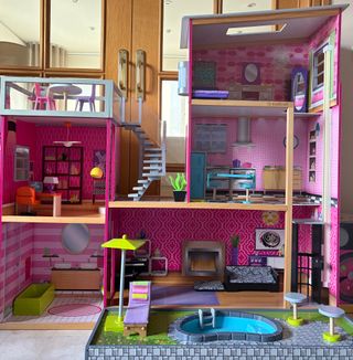 Casa de muñecas grande con accesorios