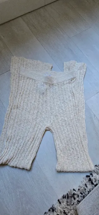 Pantalón acampanado beige nuevo