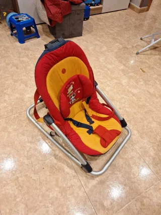 Hamaca para bebé roja y amarilla