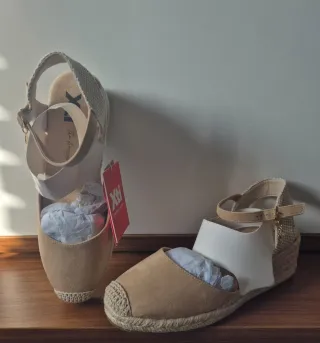 Alpargatas XTI Mujer Beige y Blanco