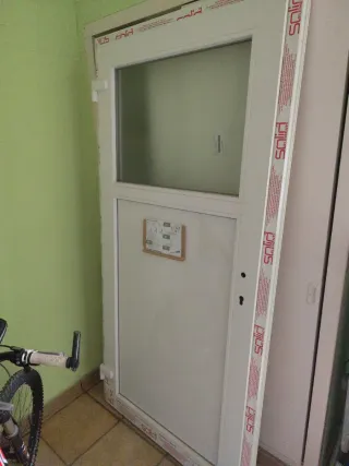 Puerta PVC con cristal