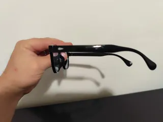 Occhiali da sole neri lenti azzurre