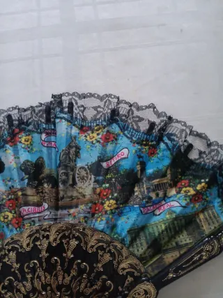 Abanico de encaje negro y multicolor. MADRID