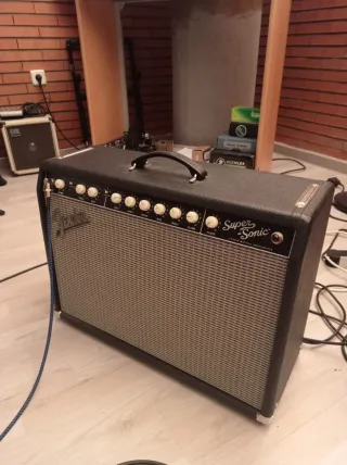 Amplificador Fender Super Sonic 22W