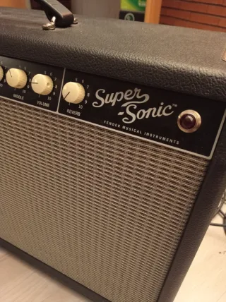 Amplificador Fender Super Sonic 22W