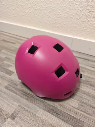 Casco rosa infantil