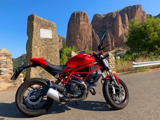 Ducati Monster 797 Roja Se puede limitar para A2.