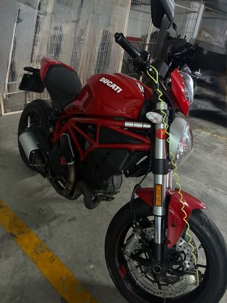 Ducati Monster 797 Roja Se puede limitar para A2.