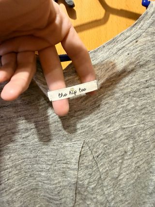 Camiseta Hip tee gris.